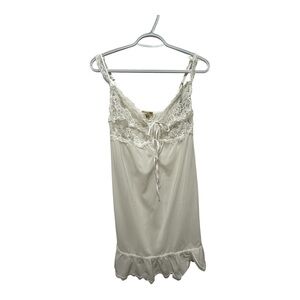 Luxurious Cream Lace Chemise